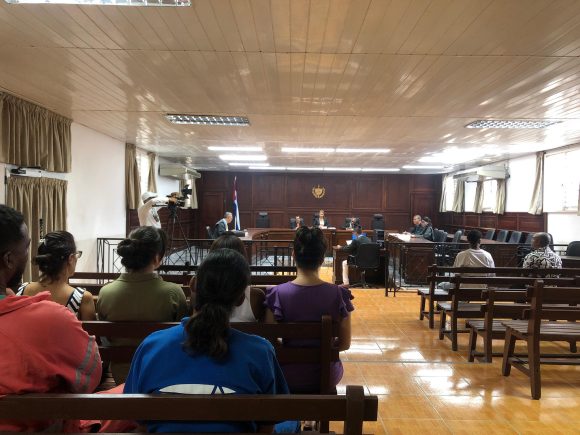 La Habana: Celebran juicio penal a ciudadanos por incumplimiento del deber de preservar bienes en entidades económicas del Estado