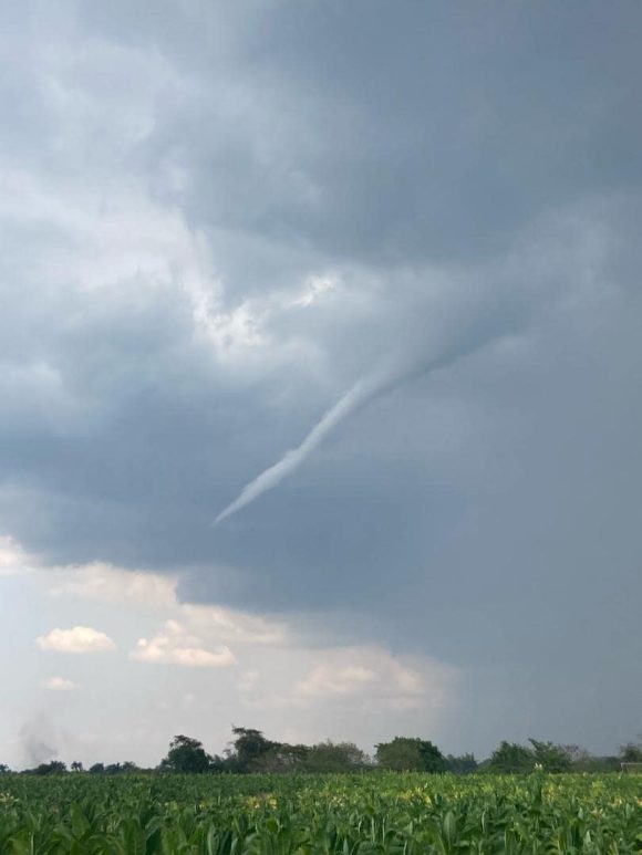 Tormenta severa y avistamiento de tornado en Pinar del Río
