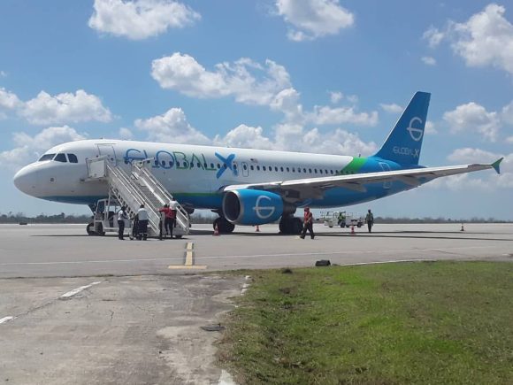Realiza Estados Unidos devolución de 60 migrantes irregulares por vía aérea