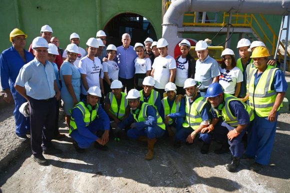 Recorre presidente cubano Miguel Díaz Canel sitios de interés económico y social del municipio guantanamero de Caimanera