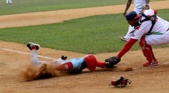 Caen los líderes en Liga Élite del Béisbol Cubano